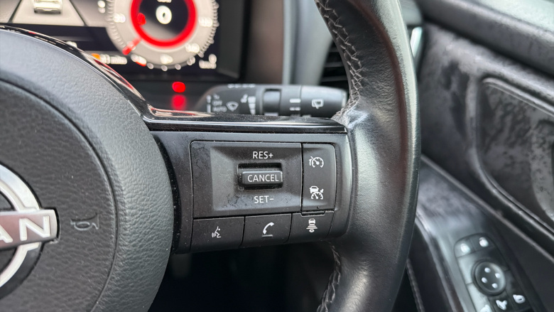 Nissan Qashqai 1.3 DiG-T MH N-Connecta 5dr Petrol Hatchback